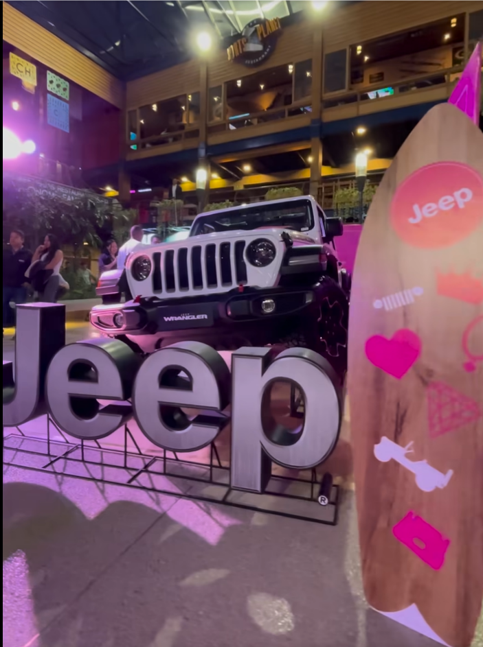 Barbie impacto publicitario. Jeep